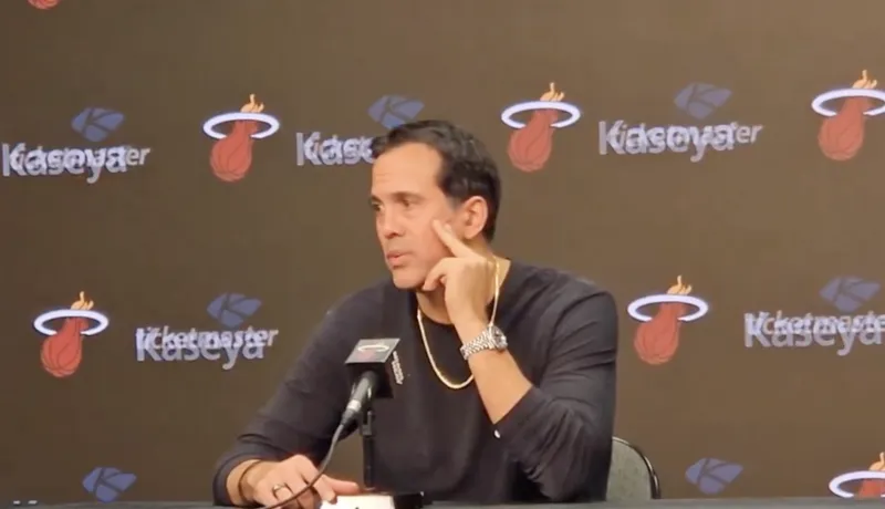 彩民电台-斯波谈布克：他今年比以往更加渴望胜利，做了很多脏活累活